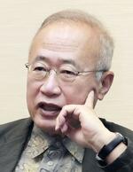 　インタビューに答える有田芳生氏