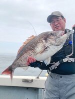 タイ釣りの一つの壁と言われる８０センチ超のマダイをタイラバで釣り上げた中井さん