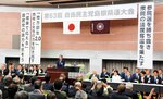 あいさつする絲原会長＝１０日、松江市学園南１丁目のくにびきメッセ