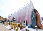 　開幕から１８日遅れでオープンしたインドパビリオン＝１日午前、大阪市此花区の夢洲