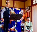 ５周年の感謝を述べる鈴木さん（右）
