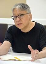 　１７日、フランス・カンヌで共同通信のインタビューに応じるカズオ・イシグロさん（共同）