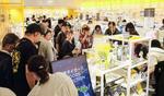 　阪神百貨店梅田本店で営業を再開した「梅田ロフト」＝２１日午前、大阪市北区