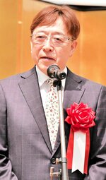 来場者に謝辞を述べる松沢さん