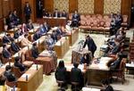 　集中審議が実施された衆院予算委。中央は答弁する石破首相＝１４日午前