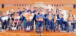 フリーダムの合宿に参加した池選手（前列中央）と角選手（同左）＝７月、高知県（角選手提供）