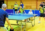 【白熱】激しいラリーの応酬を繰り広げる選手（卓球・射添体育館）