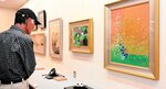特別価格の作品が並ぶ会場