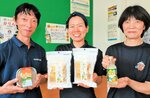 新商品のかりんとうやサイダーをＰＲする関係者ら