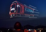 銀河鉄道　初のドローンショーで夜空に登場した特急「やくも」