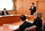 関係団体と運航再開に向けた取り組みを共有する平井知事＝７日、鳥取県庁