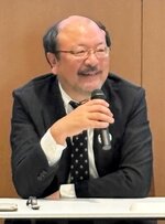 開館への思いや記念展の見どころを語る尾崎館長＝２８日、倉吉市駄経寺町２丁目の県立美術館