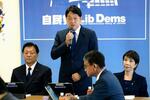 　外国人問題に関する特命委員会の会合であいさつする自民党の小野寺政調会長＝２１日午後、東京・永田町の党本部