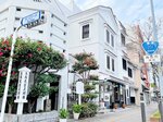 鳥取民芸美術館などが並ぶ通り。空き店舗を活用して民芸に関わる店を増やし、駅周辺の活性化につなげる＝鳥取市栄町