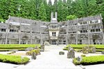 建築物としての価値が再評価されたプラザ佐治＝１５日、鳥取市佐治町加瀬木
