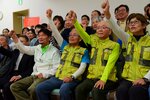 大会の成功を誓う実行委員会メンバー＝３１日、ＪＲ倉吉駅構内のエキパル倉吉