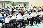 本番に向けて練習に励む音楽隊員＝９日、鳥取市布勢のヤマタスポーツパーク鳥取県民体育館