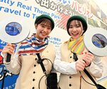 鳥取県の取り組みや魅力を詰め込んだ衣装を着用するアテンダントスタッフ＝大阪市此花区の夢洲