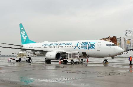 　グレーターベイ航空の旅客機＝徳島空港（県提供）
