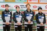 　記者会見後撮影に応じる、バドミントンの（左から）松山奈未、志田千陽、奈良岡功大、山口茜＝６日、東京都新宿区