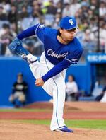 　ヤクルト戦に先発した中日・三浦＝神宮