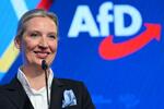 　２３日、ドイツ・ベルリンで支持者に話すＡｆＤのワイデル共同代表（ゲッティ＝共同）
