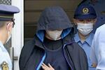 　送検のため、宮城県警岩沼署を出る佐藤蓮真容疑者（中央）＝１８日、宮城県岩沼市