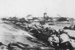 　小笠原諸島・硫黄島に上陸した米軍＝１９４５年２月（米軍通信隊撮影）