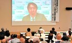 カルト団体や宗教団体による被害を防ぐ法整備を訴える紀藤氏＝２０日、とりぎん文化会館