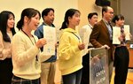 新たに準案内人に認証された３期生。古里の星空の魅力発信を誓った＝５日、鳥取市尚徳町のとりぎん文化会館