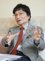 　インタビューに答える教育評論家の尾木直樹さん