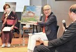 美術館の将来像について語る山田氏（中央）＝５日、鳥取県米子市末広町の市文化ホール