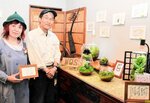 夫婦それぞれの作品が並ぶ展示会場