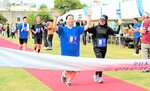 フィニッシュテープを目指して力を振り絞る選手たち