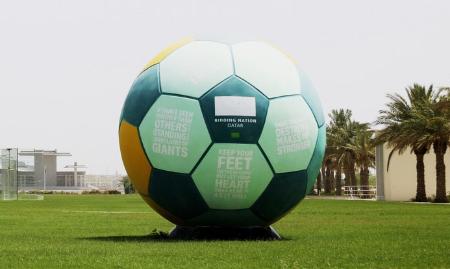 　サッカーボールのモニュメント