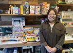 　「おもちゃの図書館プティ」オーナーの西野有香さん＝福井県鯖江市