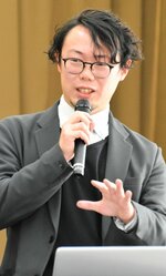 漁業の資源管理について講演する太田記者