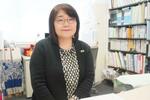 　インタビューに応じる布柴靖枝文教大教授＝３月２６日、埼玉県越谷市