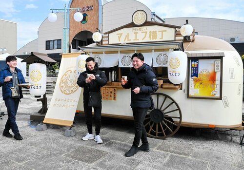 ＪＲ米子駅前のだんだん広場に登場したマルエフカー