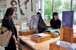 　「ポットラック　ヤエス」にある展示スペース＝４月、東京都中央区
