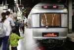 　ツアー専用列車として復活した寝台特急カシオペアの客車＝２０１６年６月、ＪＲ上野駅