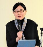 製本家の活動を通して本の構造的な魅力を紹介する野村准教授