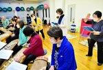 朗読劇の本番に向けて練習に熱が入る出演者ら
