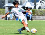 決勝・鳥取東－河北　鳥取東は前半２３分、中村がシュートを決めて２－１と勝ち越す＝ヤマタスポーツパーク多目的広場