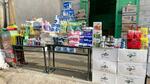 　ガザ中部デールバラハの市場で売られる商品＝１１日（共同）