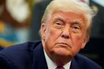 　ホワイトハウス執務室のトランプ米大統領＝９日、ワシントン（ロイター＝共同）