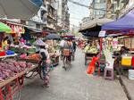 　ミャンマー・ヤンゴン中心部の市場＝２０２４年２月（共同）