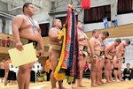 相撲団体で準優勝に輝いた鳥取城北＝北斗市総合体育館