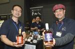 　「ウイスキートーク福岡」に参加した江井ケ嶋酒造の中村裕司ウイスキー蒸留所長（右）＝６月、福岡市
