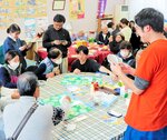 ゲームで楽しく交流する参加者
